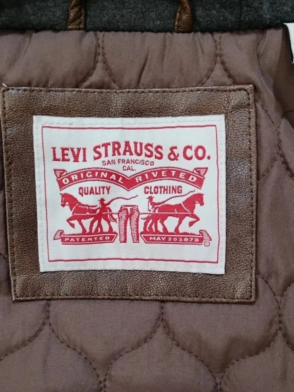 MEN'S LEVI STRAUSS GENTLY WORN FAUX LEATHER HOODED RACER JACKET BROWN SIZE M